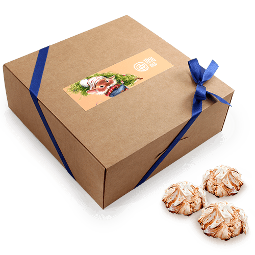 Mouth-melting morengues in a box with the logo. Extremely delicious 
and light air nut biscuits, seasoned with dried figs - a great Christmas gift for the collective. Box brown. The logo is carved on the carton cover, printed on the sticker or ribbon.