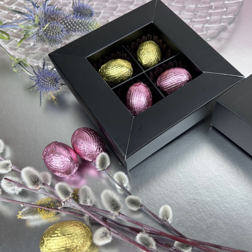 Velykiniai šokoladiniai kiaušiniai dėžutėje | VIOLA | su logo | saldireklama.lt