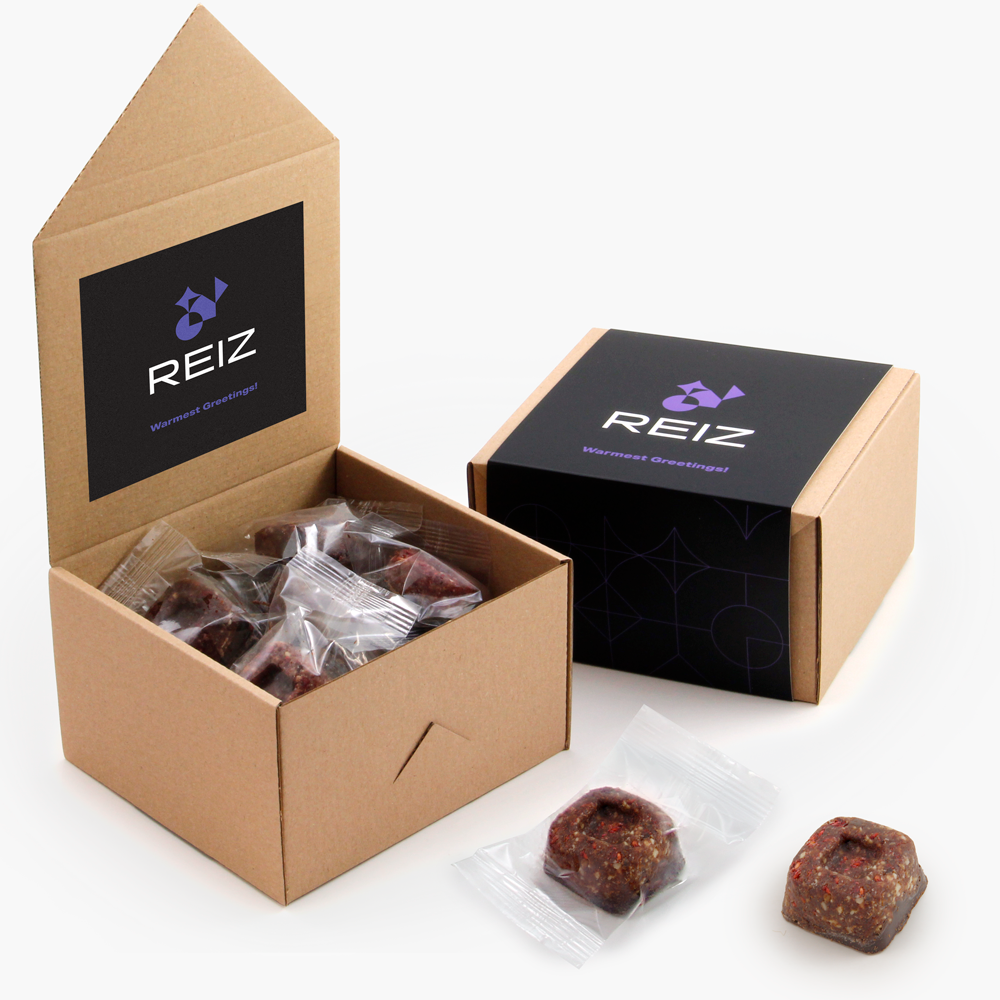 Vaisių ir riešutų BIO saldainiai | dėžutėje EKO Bakery | sveikos verslo dovanos su logo | saldireklama.lt