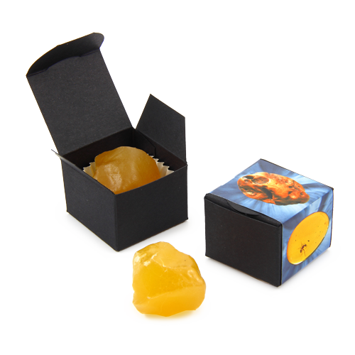 „Gintaro grynuolis“ - glazūruotas imbieras miniatiūrinėje dėžutėje. 
Mažas suvenyras iš Baltijos krašto. 
Pagal užsakymą spalvotą etiketę papuošime įmonės logotipu.