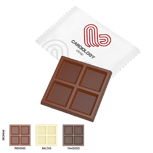 Kvadratinė keturių dalių šokolado plytelė reklaminiame pakelyje (flow-pack) su logotipu – suvenyras modernioje pakuotėje ir pasirinkto skonio šokoladas. Patraukli reklamos priemonė išskirtiniam sumanymui. 