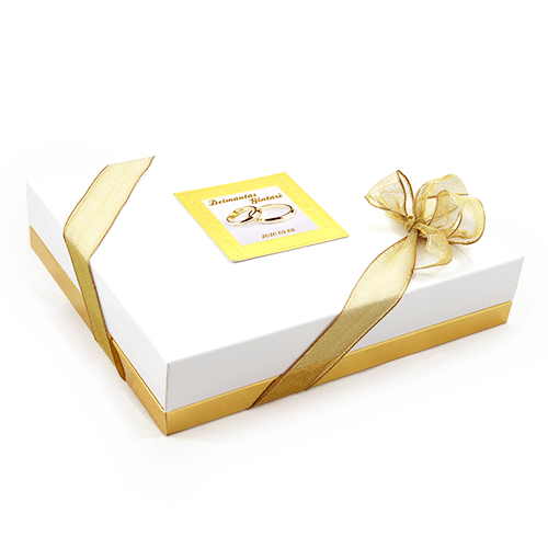Sophisticated gift - a box with personalized candy. White box with the 
golden bottom, tied with the selected color ribbon. Photo, greeting text, names or initials framed in square or heart-shaped personalized medallion.