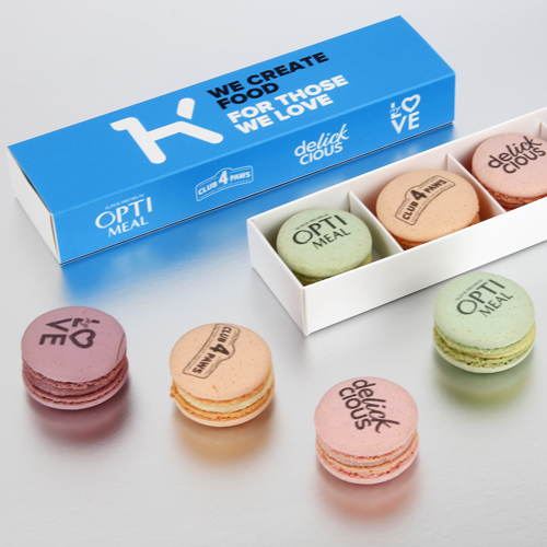Branded Pencil-Style Box “Signature” with Macarons