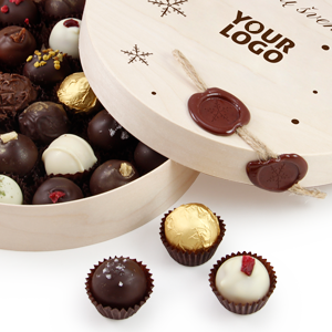 Reklaminė saldainių dėžutė | NOSTALGIE SU TRIUFELIAIS | su logo | saldireklama.lt