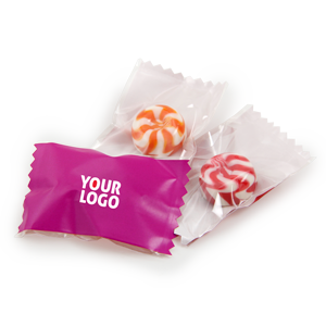 Reklaminiai saldumynai SWEET MARK | VAISIŲ IR JOGURTO KARAMELĖ pakelyje su logo