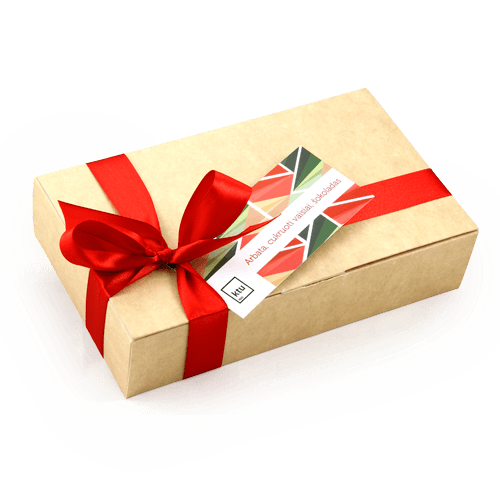 Kalėdinis rinkinys su arbata, spanguolių cukatais ir reklaminiais šokoladukais. Dėžutė rudo kartono. Logotipas ant dėžutės dangtelio, atviruko arba juostelės. 
 