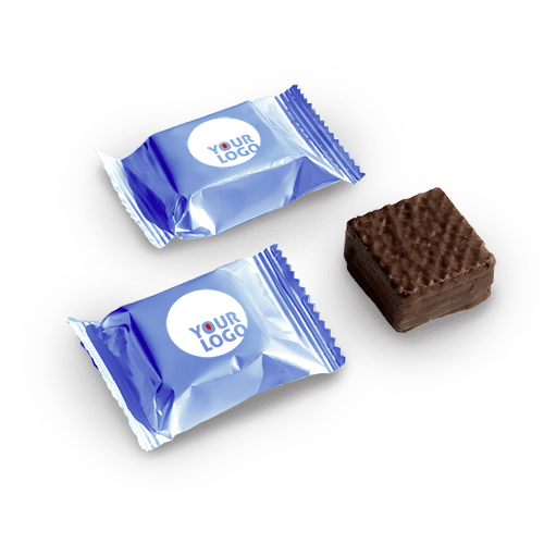 Juodo šokolado vaflinis saldainis reklaminėje pakuotėje „Flow pack“.