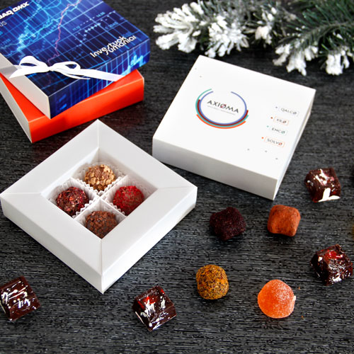 Saldainių dėžutė su logotipu – universalus verslo suvenyras, tinkantis visoms progoms.